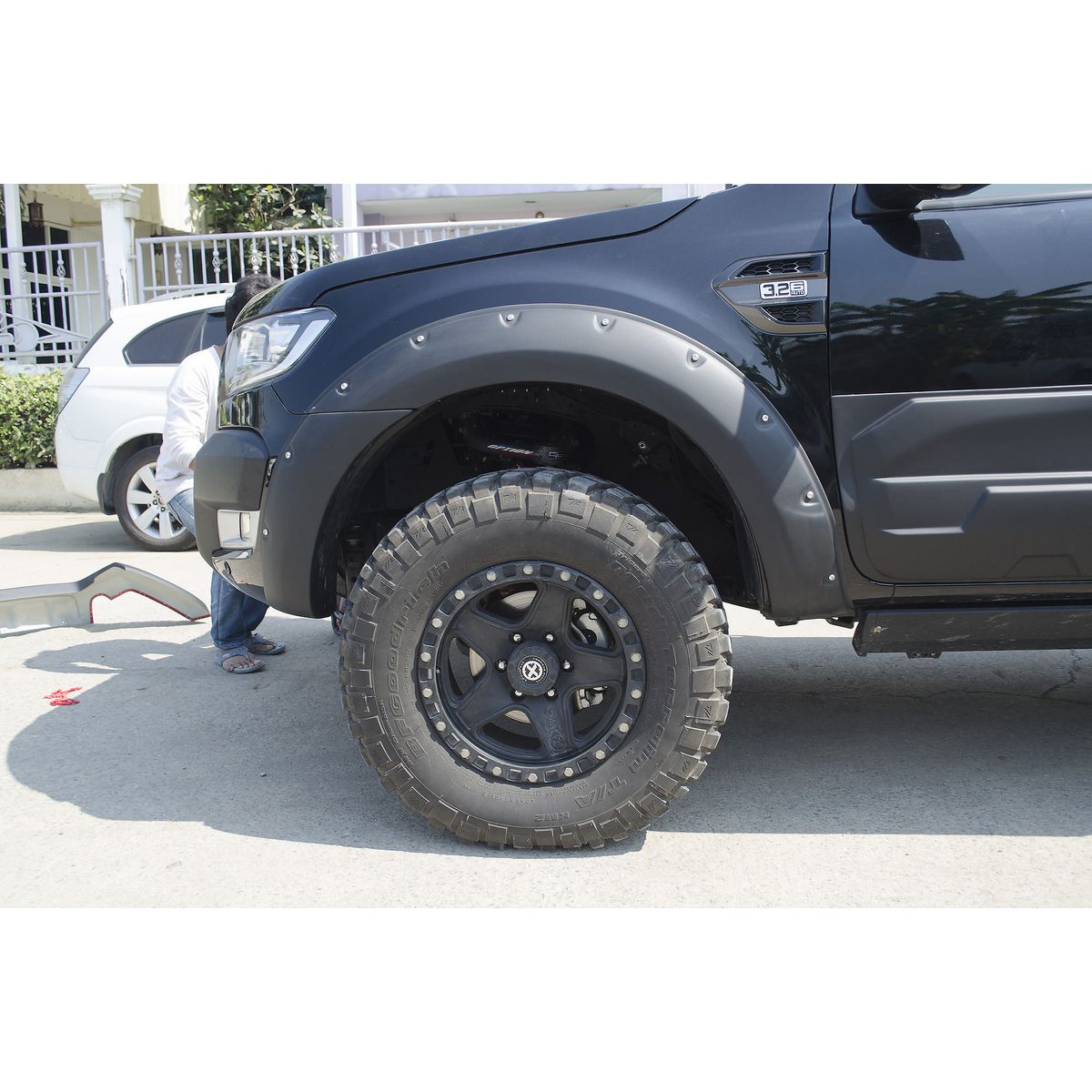 Drivetech 4x4 Flare Kit (6 Inch) w/ Studs  - DTFK-HOL0160R