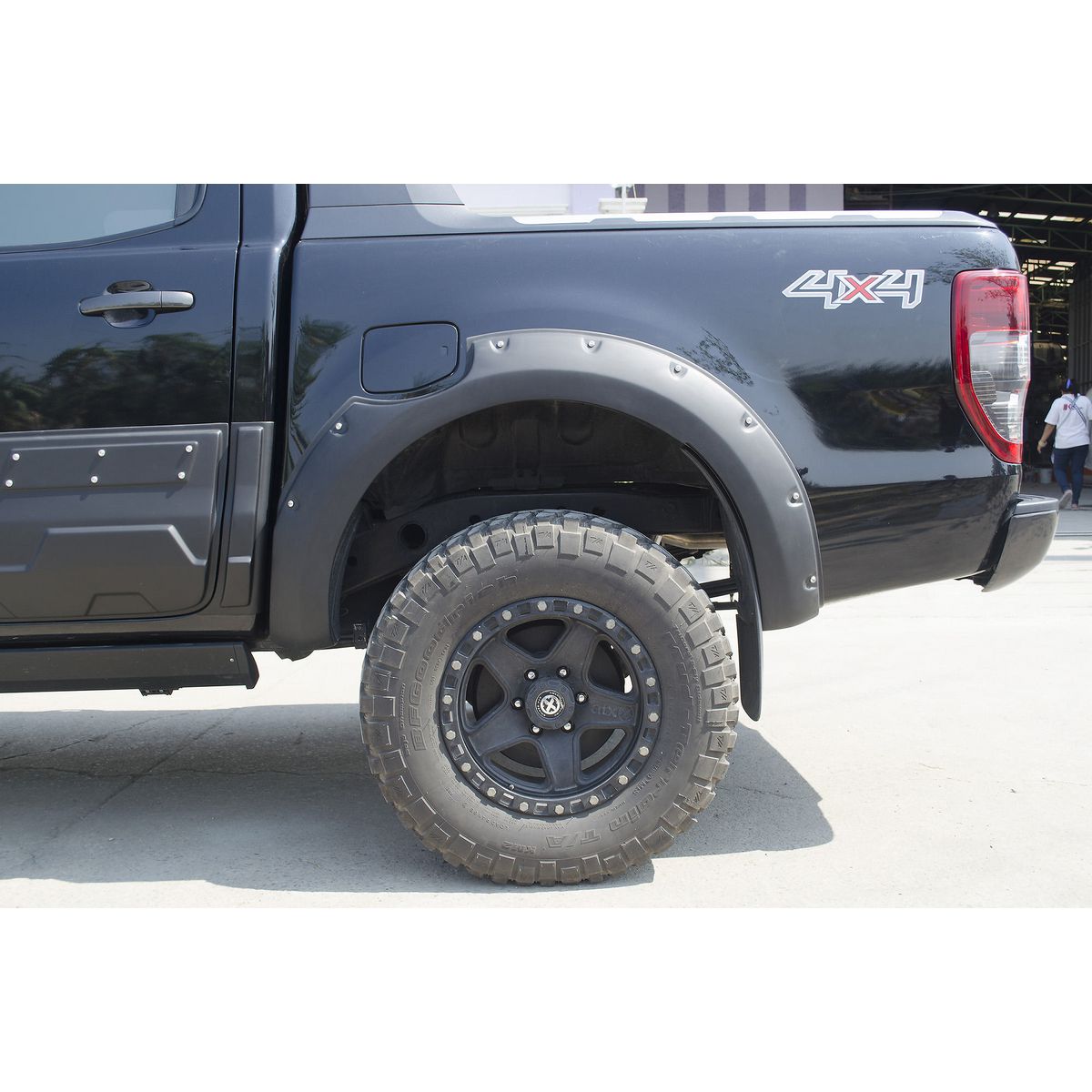 Drivetech 4x4 Flare Kit (6 Inch) w/ Studs  - DTFK-TOY0260R