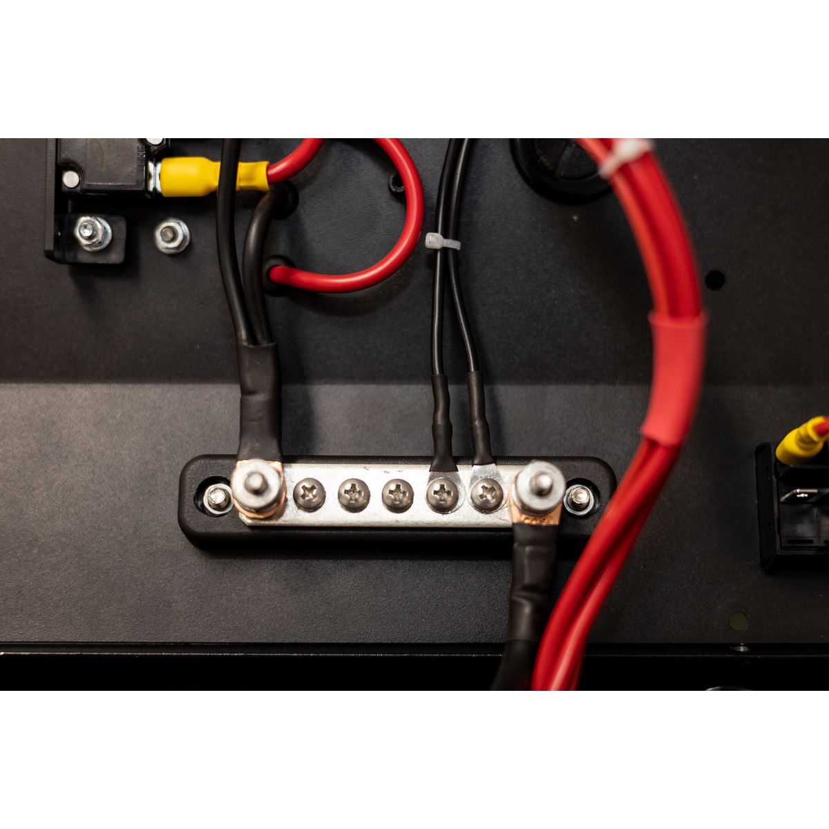 Drivetech 4x4 Control Box, Battery System & Monitoring Kit