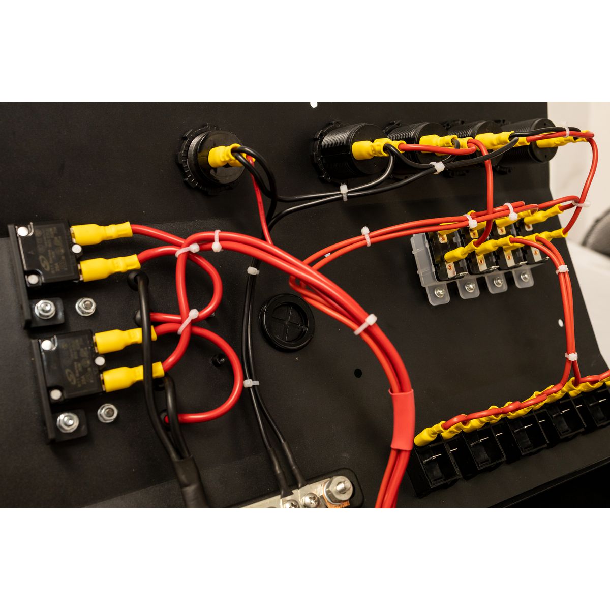 Drivetech 4x4 Control Box, Battery System & Monitoring Kit